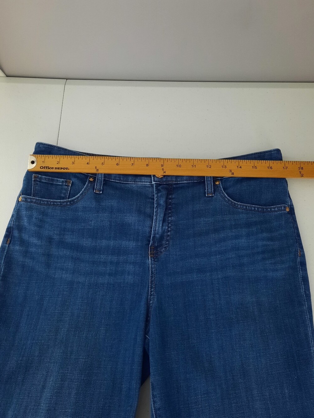 Chico's Embellished Raw Hem So Slimming Girlfriend Slim Leg Crop Jeans size 10 - Picture 9 of 15